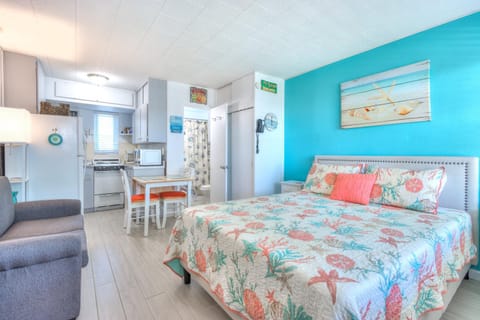 Tropic Terrace Suite #56 - Beachfront Resort Resort in Treasure Island