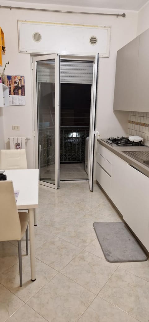 Kitchen or kitchenette, Dining area, pet friendly, stove