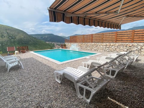 Day, Mountain view, Pool view, Swimming pool, sunbed