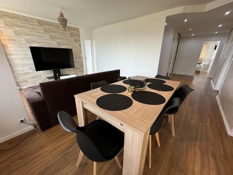 Grand Appartement 3 Chambres Bureau - PartDieu Apartment in Villeurbanne