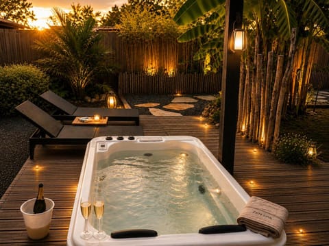 Natural landscape, Garden, Garden, Hot Tub, Hot Tub, Massage, Sauna, On site, Garden view, Swimming pool, sunbed