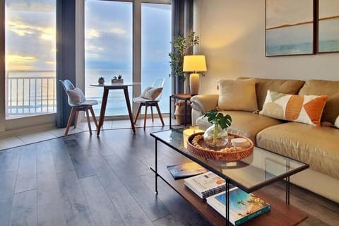 Relaxing Ocean Front penthouse Apartment in Halifax Estates