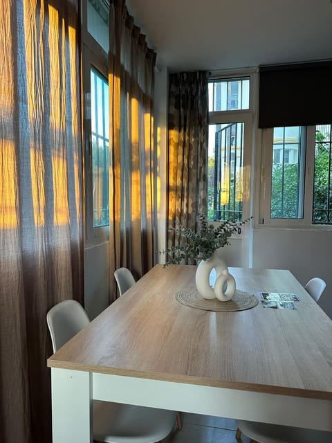 Seating area, Dining area