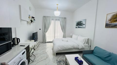 Bed, Living room, Seating area, Bedroom