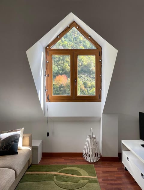 View (from property/room), Living room, Mountain view, River view