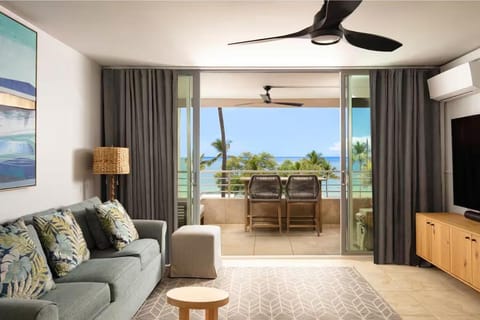 TV and multimedia, View (from property/room), Balcony/Terrace, Living room, Seating area, Sea view