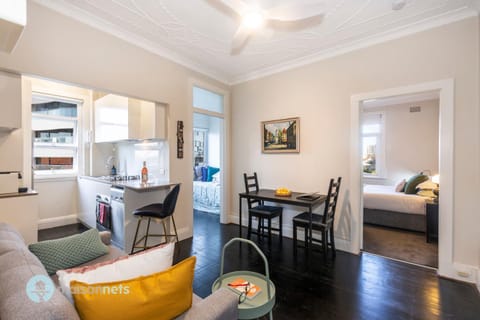 Bed, Kitchen or kitchenette, Living room, Photo of the whole room, Seating area, Dining area, Bedroom, minibar, oven, stove