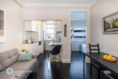 Bed, Kitchen or kitchenette, Living room, Dining area, Food