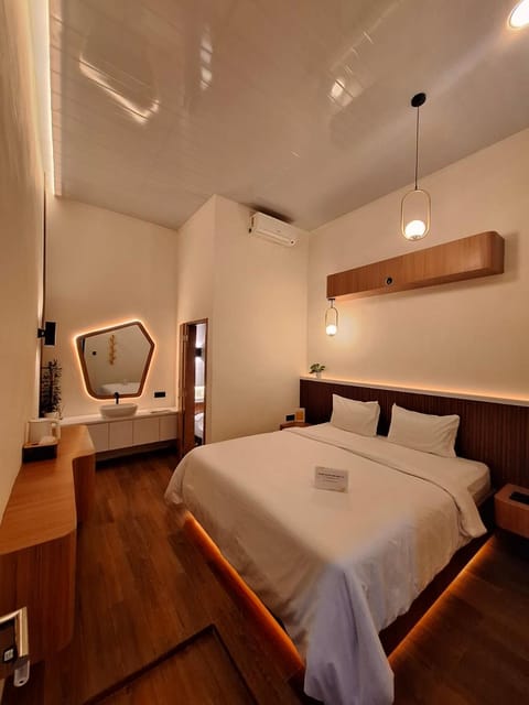 Photo of the whole room, Bedroom