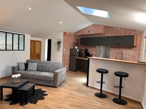 Kitchen or kitchenette, Living room, Lounge or bar, Dining area, Meals, concierge