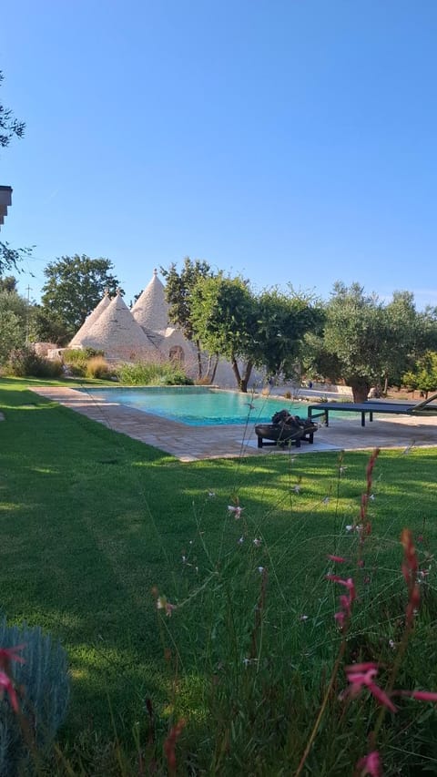 Property building, Garden, Swimming pool