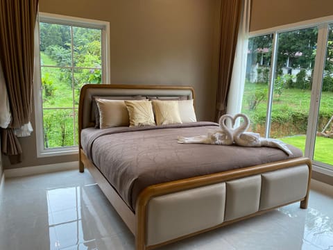 Bed, Garden, Photo of the whole room, Bedroom, Garden view, towels