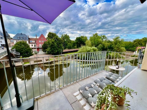 Neighbourhood, View (from property/room), Balcony/Terrace, City view, River view, Alcoholic drinks