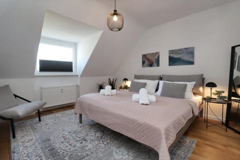 Bed, View (from property/room), Bedroom, Landmark view, towels