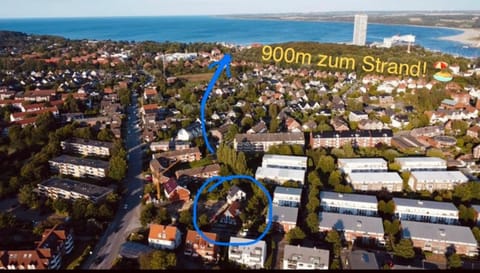 Bird's eye view, Text overlay