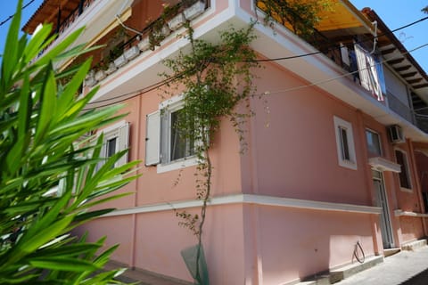 Nafplio Vacation Home, two levels of comfort with beautiful large private terrace and breathtaking views of the Palamidi Castle Fortress Apartment in Nafplion