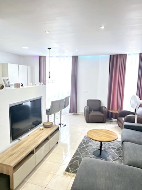 TV and multimedia, Seating area