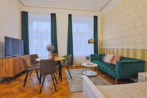 Bed, TV and multimedia, Living room, Seating area, Bedroom