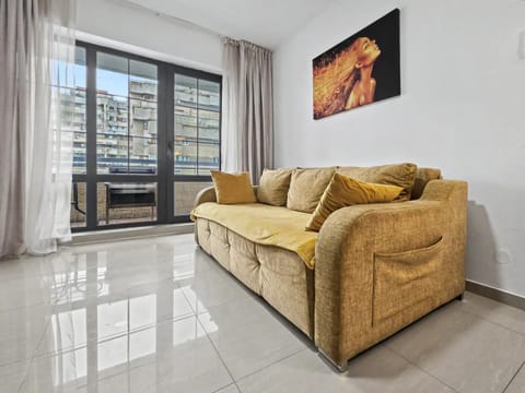 TV and multimedia, Balcony/Terrace, Living room, Seating area, internet, air conditioner