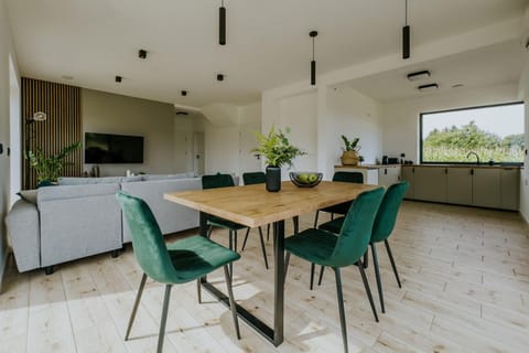 Dining area, kitchen
