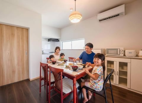Living room, group of guests, Family
