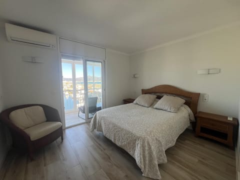 Bed, Bedroom, air conditioner