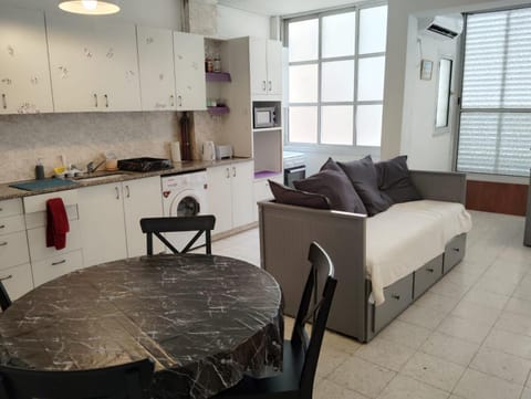 View (from property/room), Living room, Dining area, microwave, oven, toaster, washing machine