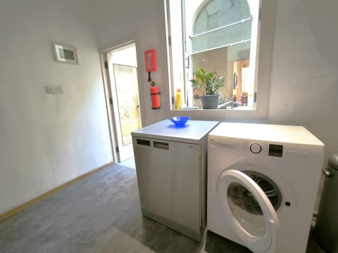 Kitchen or kitchenette, washing machine, dryer