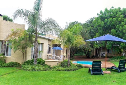 Property building, Garden, Garden view, Swimming pool