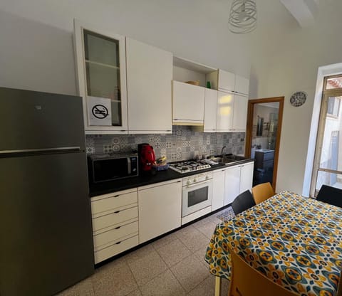 Kitchen or kitchenette, oven, pet friendly, stove