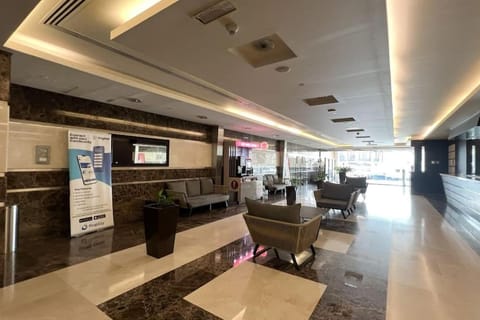 Lux 2BR with Sea Views in Marina Apartment in Dubai