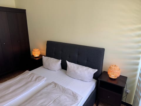 Bed, Photo of the whole room, Bedroom, wardrobe