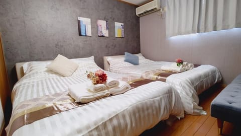 Bed, Hot Tub, Bedroom