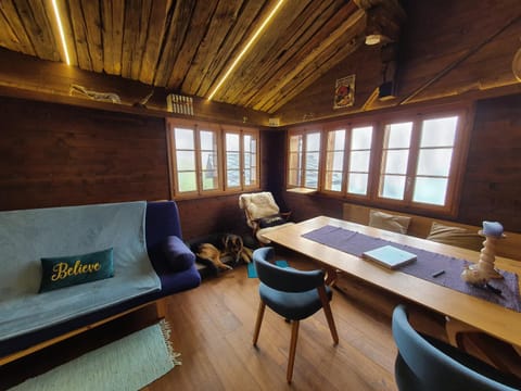 Bed, Living room, Photo of the whole room, Seating area, Dining area