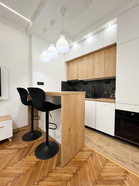 Dining area, kitchen