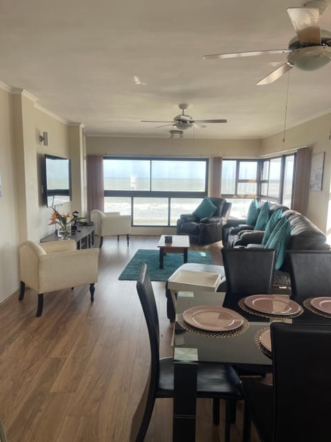 TV and multimedia, Living room, Seating area, Dining area, Evening entertainment