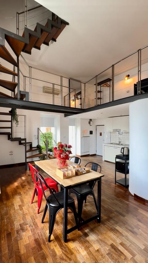 Photo of the whole room, Dining area