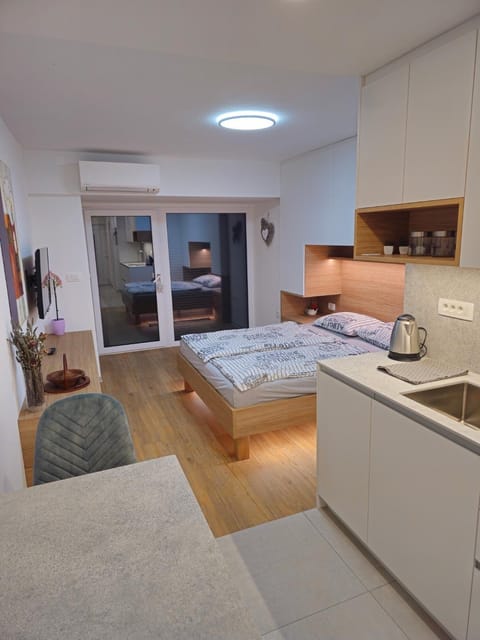 Bed, Kitchen or kitchenette, Photo of the whole room