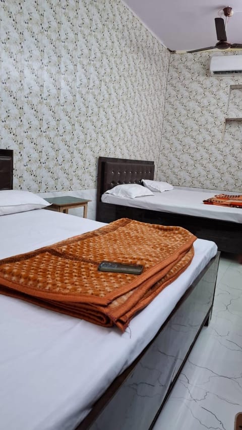 Bed, Photo of the whole room, Bedroom, air conditioner