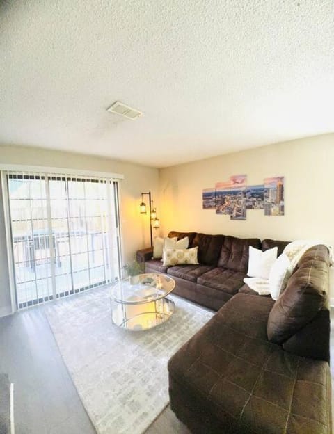 Cozy home with BBQ -5 min Braves Apartment in Smyrna