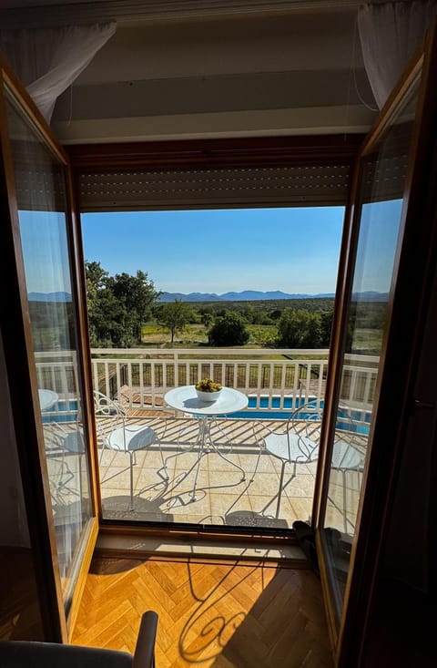 Natural landscape, View (from property/room), Balcony/Terrace, Mountain view, Pool view, Swimming pool
