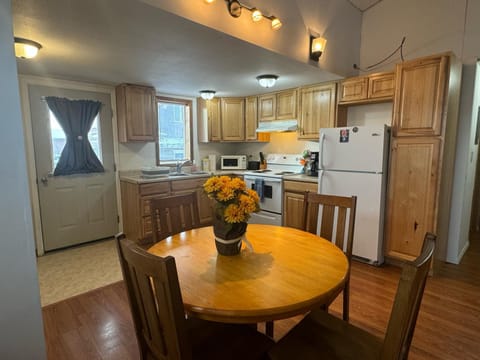 Kitchen or kitchenette, Dining area, oven, toaster, kitchen