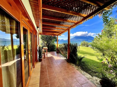 Day, Natural landscape, Garden, View (from property/room), Balcony/Terrace, Garden view, Lake view, Mountain view