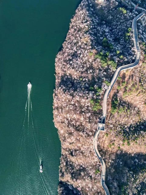 Day, Neighbourhood, Natural landscape, Bird's eye view, Lake view, Mountain view, River view