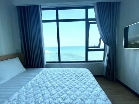 Bed, Natural landscape, Photo of the whole room, Bedroom, Mountain view, Sea view