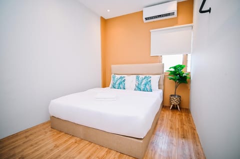 Bed, Photo of the whole room, Bedroom, air conditioner