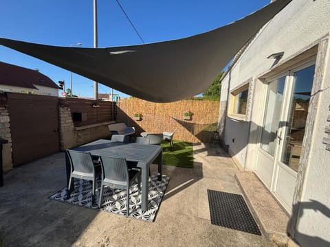Jolie maison proche complexe sportif Wifi REMISE MC ARTHUR House in Troyes