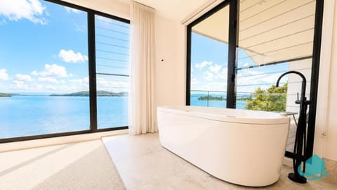 Bathroom, Lake view, Bath