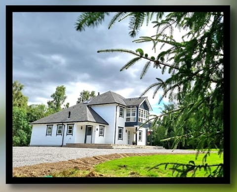 Heath House Loch Ness Villa in Scotland