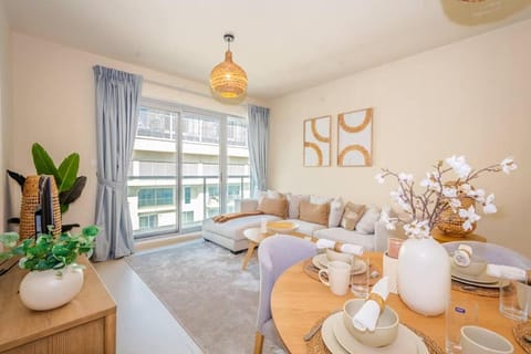 TV and multimedia, Balcony/Terrace, Living room, Seating area, Dining area